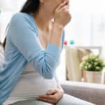Doudoune de maman : Pourquoi les femmes prennent-elles du poids après l'accouchement ? 🤔